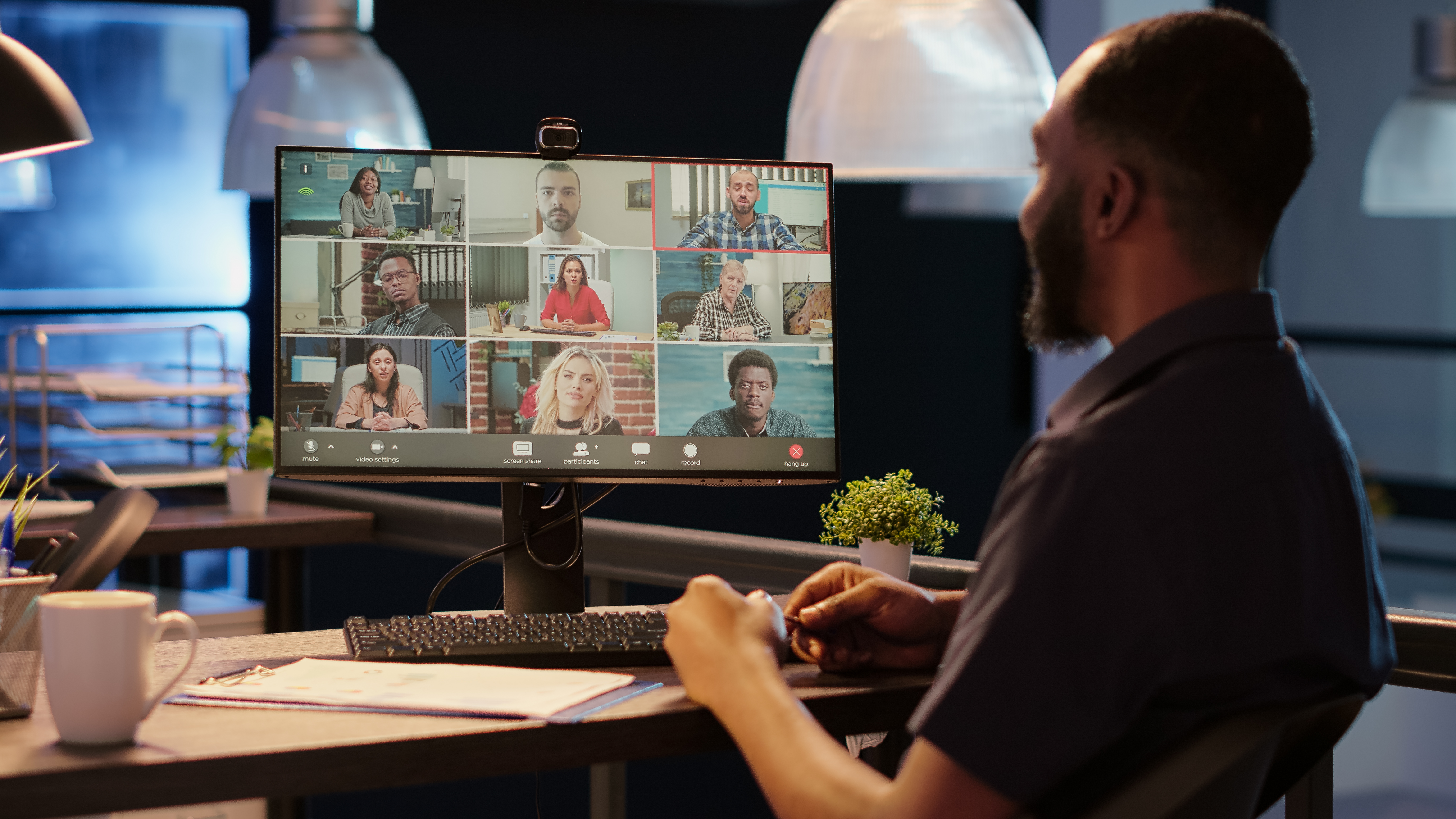 an operations manager supervising a nearshore contact center team